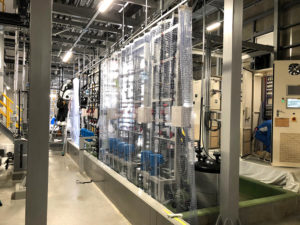 画像：工場内間仕切りカーテン設置