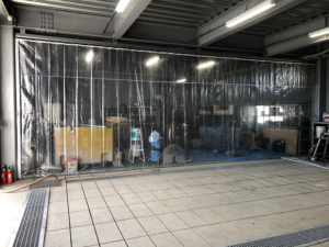 画像：倉庫内間仕切りカーテン新設工事（防水しぶき）