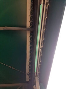 画像：テント倉庫の入り口カーテン修理