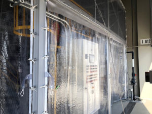 画像：工場内透明ビニールブース新設＆間仕切りカーテン新設工事